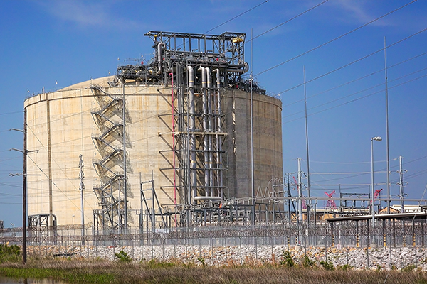 Construction Hazard Analysis of an LNG Plant Case Study